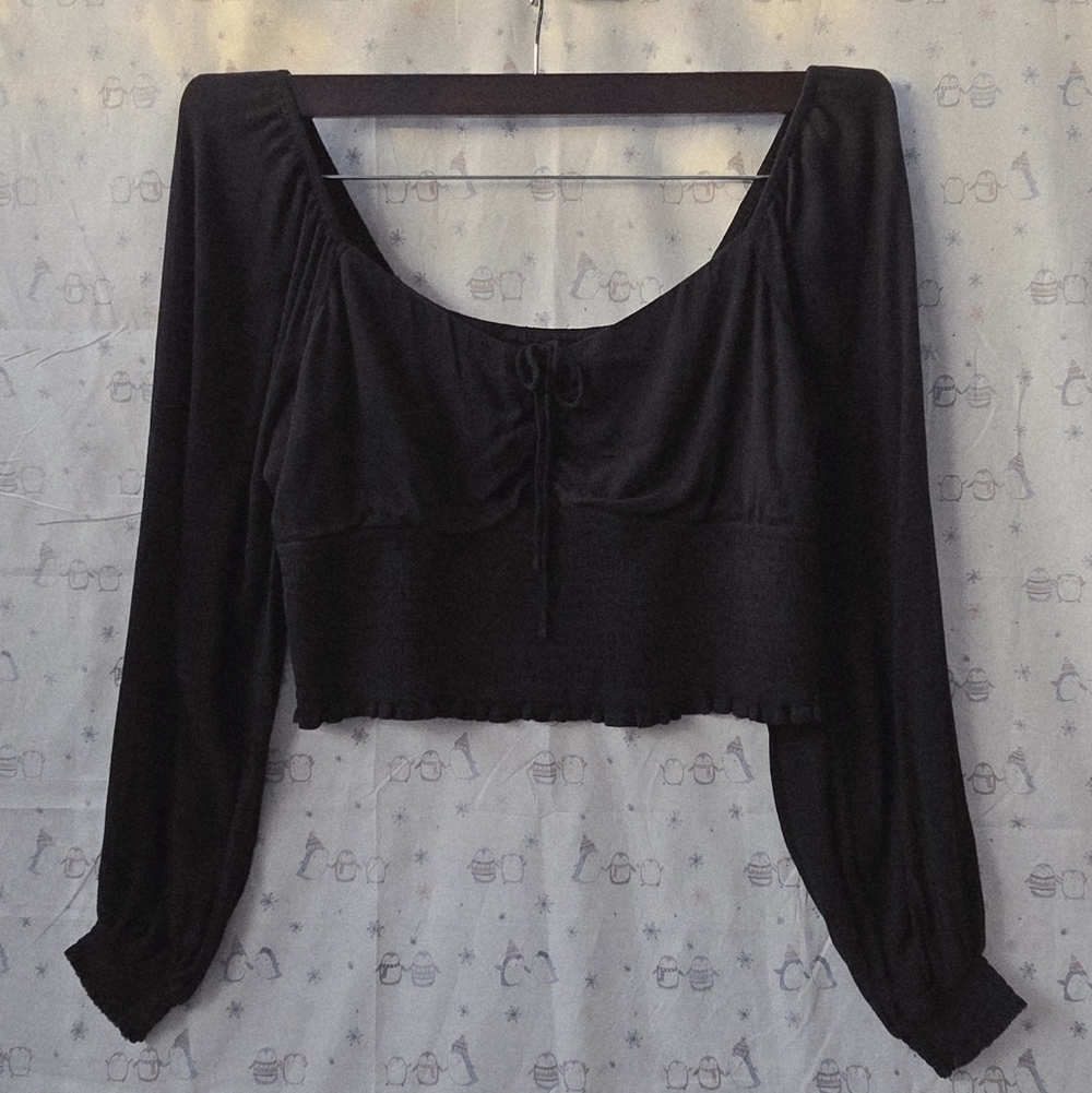 Hollister Black Long-Sleeve Tie-Front Smocked V-Neck Crop Top